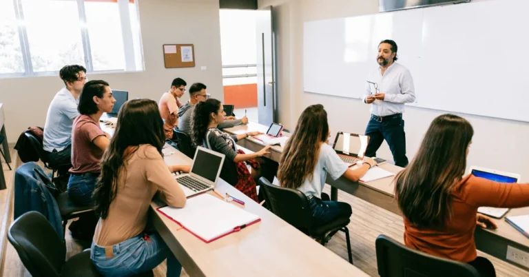 How UAE Schools Are Embracing AI in the Classroom How UAE Schools Are Embracing AI in the Classroom